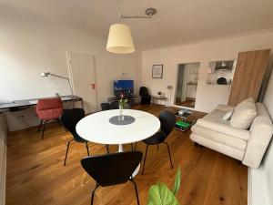 Afbeelding uit fotogalerij van Stylisches Apartment mit großem Tageslichbad am Marktplatz in Leonberg