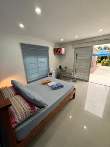 RozoにあるLa Morocha Hospedaje & Relax Campestreの部屋にベッドがある寝室 +181枚の写真