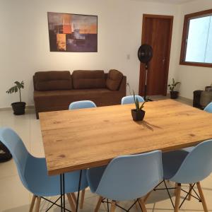 a table and chairs in a living room with a couch at Flat novo na Rua Principal, Itacaré BAHIA in Itacaré