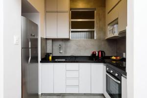 Dapur atau dapur kecil di Conforto em frente ao metrô