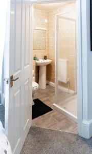 Imagen de la galería de Charming Private Studio-EnSuite & Kitchenette in Town centre Apartment, en Lillington