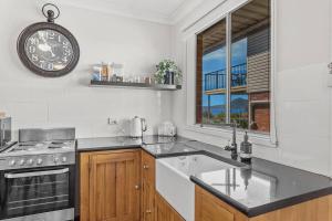 Kuchyň nebo kuchyňský kout v ubytování Berrigal 4 Beachfront + 4 fotografie
