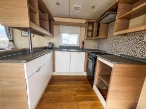 Gallery image of Lovely 6 Berth Caravan With Free Wifi At Sand Le Mere, Yorkshire Ref 71011C in Tunstall