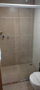 Bilik mandi di Ondas Praia Resort Apart-hotel +1 gambar