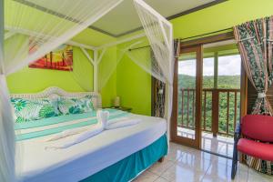 Postel nebo postele na pokoji v ubytování Tropical Paradise View + 37 fotografií