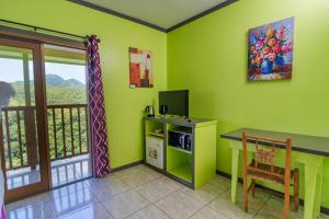 Una cocina o cocineta en Tropical Paradise View