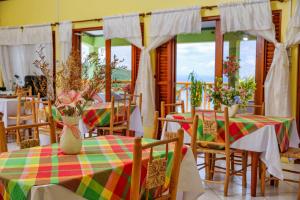 Restaurace v ubytování Tropical Paradise View
