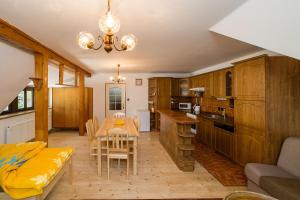 Kuchyň nebo kuchyňský kout v ubytování Apartmány Havana