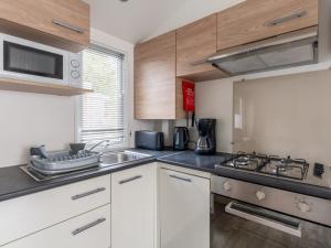 Gallery image of Mobil-home 6 pers, camping 3 étoiles à 5km de l'océan, piscine chauffée, activités familiales - FR-1-50-144 in Saint-Julien-en-Born