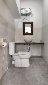 Ein Badezimmer in der Unterkunft Keyani Bungalows Lovina