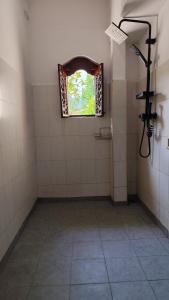 Ein Badezimmer in der Unterkunft Keyani Bungalows Lovina