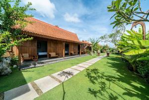 Κήπος έξω από το Lima Beach Inn +5 φωτογραφίες