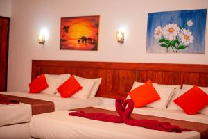 A bed or beds in a room at Sundowners Guesthouse