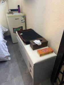 Postel nebo postele na pokoji v ubytování نزل الشراع