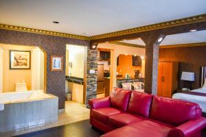 Posezení v ubytování Days Inn by Wyndham Sylvan Lake