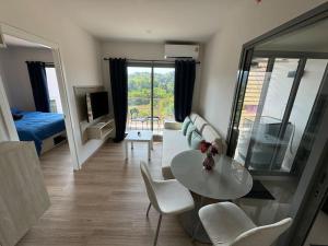 Postel nebo postele na pokoji v ubytování Phyll Phuket - Luxury Resort-Style Comfort + 44 fotografií