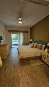 a bedroom with a large bed and a ceiling fan at Casa de lujo con alberca y playa privada in Cruz de Huanacaxtle +43 photos