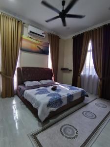 a bedroom with a bed with a ceiling fan at FIYA ViLA HOMESTAY in Ketereh +33 photos