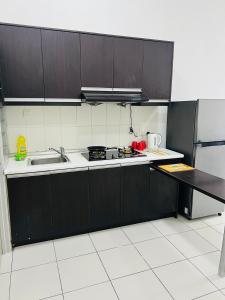 VUE Residences Hkl Klcc viewにあるキッチンまたは簡易キッチン