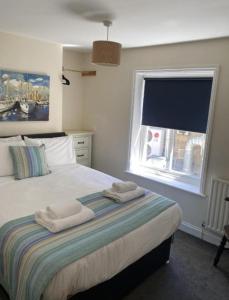 Postel nebo postele na pokoji v ubytování Whitby Town Centre walk to Everything!