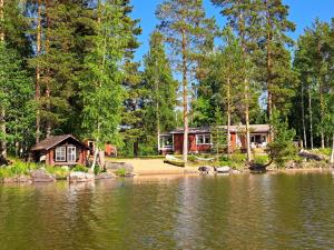 a house on the shore of a lake at Holiday Home Joutsen in Parikkala