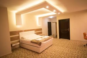Кровать или кровати в номере Osmaniye Hanedan Otel