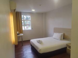 Postel nebo postele na pokoji v ubytování Santai Morib Hotel