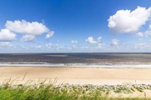a view of a beach with the ocean at Lovely Caravan With Large Decking And Wi-Fi In Norfolk Ref 50053K in Great Yarmouth