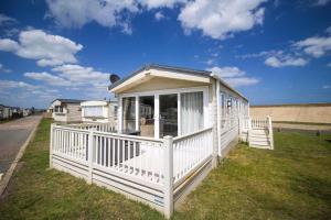 Gallery image of Beautiful 6 Berth Caravan By The Beach In Suffolk Ref 40076Nd in Lowestoft