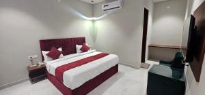 Postel nebo postele na pokoji v ubytování Hotel K9 Regency sirsa