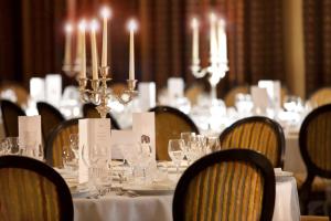 a table with wine glasses and chandeliers on it at La Chartreuse Du Val Saint Esprit in Gosnay