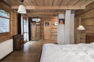 En eller flere senge i et værelse på Holzvilla Nähe Krakau