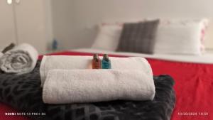 two toothbrushes sitting on top of a towel at One bedroom TEA apartment Il-Gzira in Il-Gżira