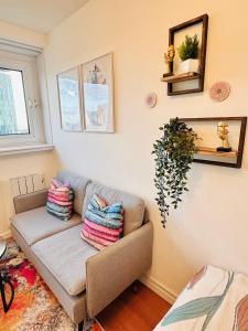 Posezení v ubytování B - Newley Renovated Private Self-Contained Room in a Shared Apartment in Birmingham City Centre