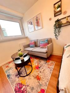 Posezení v ubytování B - Newley Renovated Private Self-Contained Room in a Shared Apartment in Birmingham City Centre