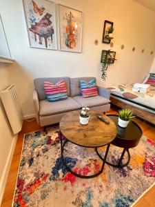 Posezení v ubytování B - Newley Renovated Private Self-Contained Room in a Shared Apartment in Birmingham City Centre