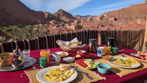 a table with food and a view of the mountains at Gorges View Dades in Tamellalt