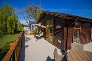 Φωτογραφία από το άλμπουμ του Stunning Lodge With Free Wifi For Hire At Carlton Meres In Suffolk Ref 60013M σε Saxmundham