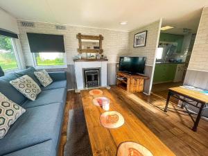 Posezení v ubytování Stunning 4 Berth Caravan In Seaside Village Of Scratby, Norfolk Ref 19150S