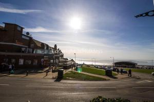 Gallery image of Beautiful 4 Berth Lodge With Decking At Manor Park In Hunstanton Ref 23038C in Hunstanton