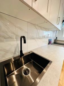 Una cocina o cocineta en C - Newley Renovated Private Self-Contained Room in a Shared Apartment in Birmingham City Centre