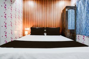 Postel nebo postele na pokoji v ubytování Hotel Amma bhau residency Lokhandwala Complex Andheri west Mumbai