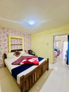 Postel nebo postele na pokoji v ubytování Violet Residency Ooty