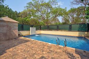 Sundlaugin á Luxurious 2BHK With Pool eða í nágrenninu