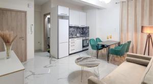 Η κουζίνα ή μικρή κουζίνα στο Central Kastoria House Two +14 φωτογραφίες