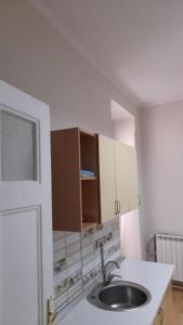 Kuchyň nebo kuchyňský kout v ubytování FG barış Hostel