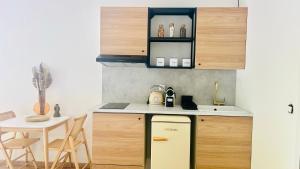Kuchyň nebo kuchyňský kout v ubytování MY Cabane -POOL HOUSE avec Sauna privée près de Bruxelles