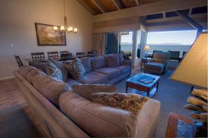 Posezení v ubytování Sky Lake Splendor condo