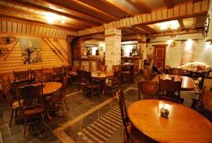 Restaurace v ubytování Lithos + 31 fotografií