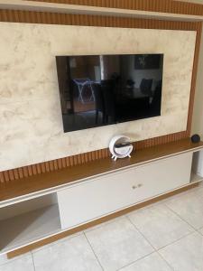 a flat screen tv sitting on top of a table at The House Foz Do Iguaçu Cataratas e Paraguai in Foz do Iguaçu